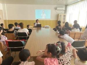 青岛西海岸新区东楼路社区卫生服务中心举办亲子携手做月饼·中秋团圆爱牙行